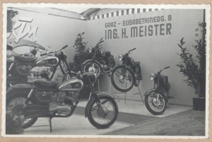 KTM Motorräder Ausstellung Bild 2